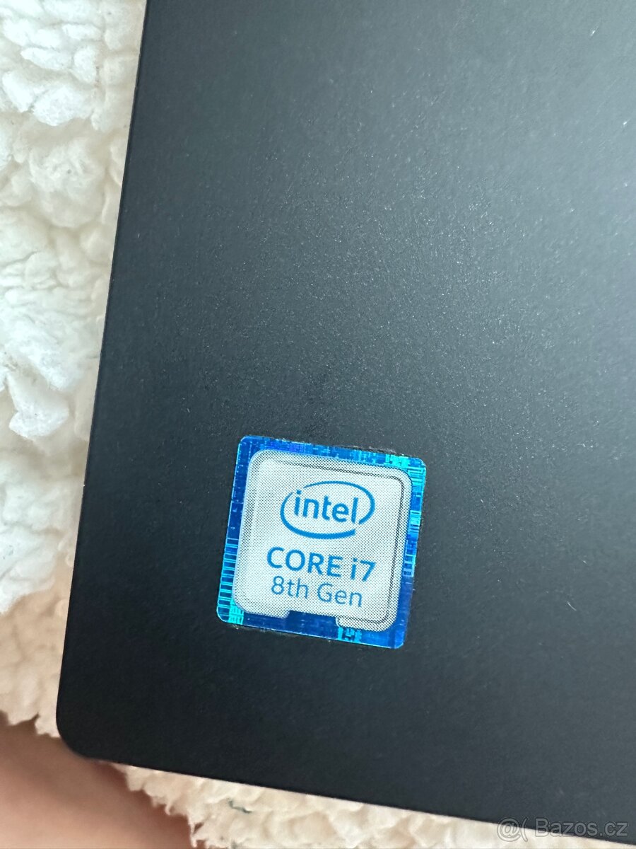 Lenovo ThinkPad T590 top stav - 12