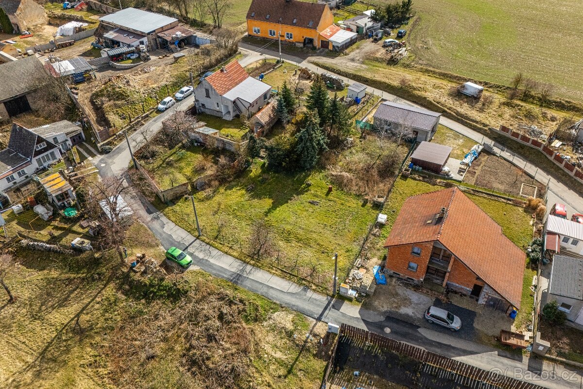 Prodej stavebního pozemku 946 m² Páleč - 12