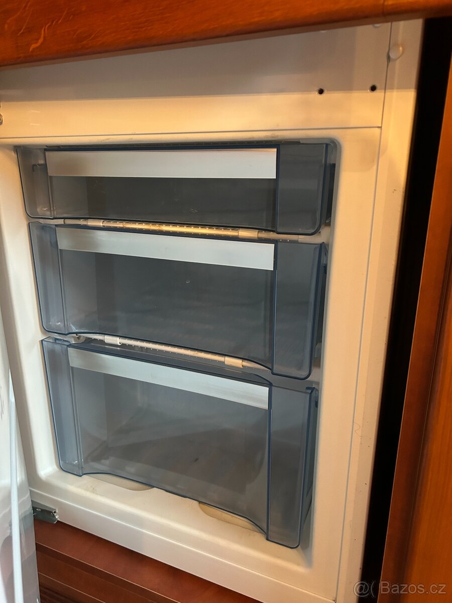 Prodám dřevěnou kuchyň z masivu - 12