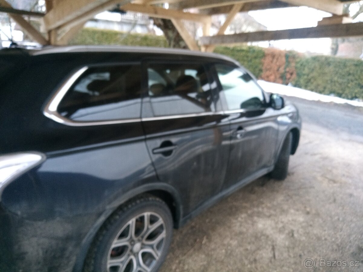 Prodám Mitsubishi Outlander - 12