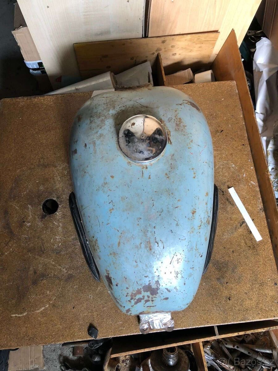 Nádrž víko nádrže kastlík IŽ 350 IŽ 49 DKW - 12