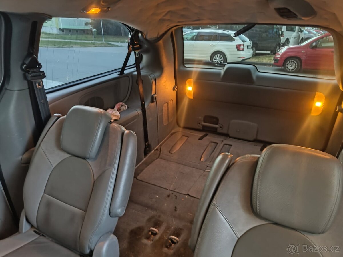 Chrysler Grand Voyager 2,8 CRD automat Stow´N Go, 7míst - 12