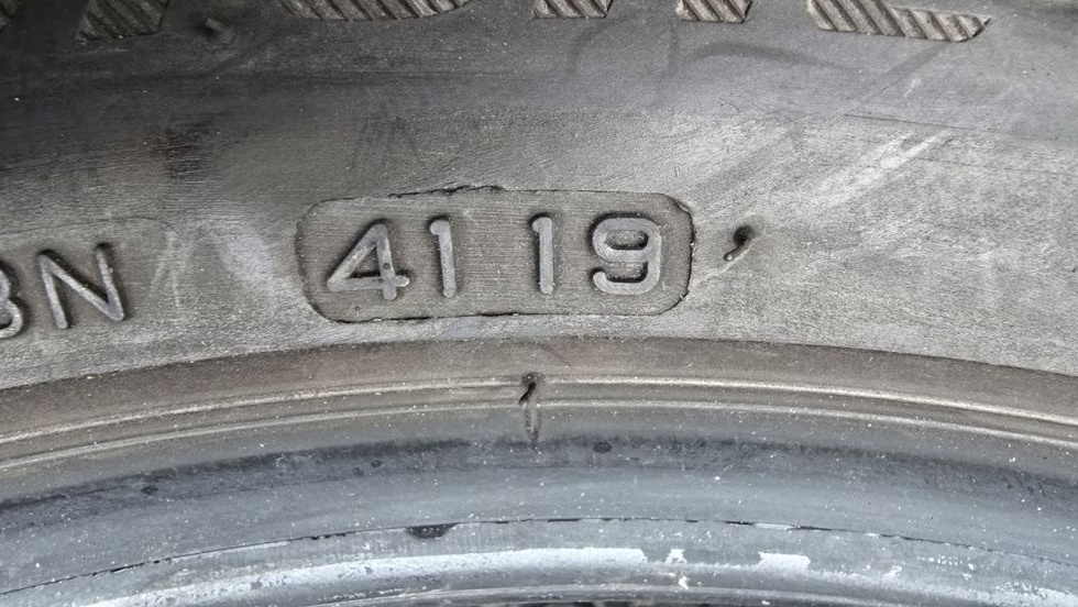 Zimní pneumatiky 225/45/18 Bridgestone - 12