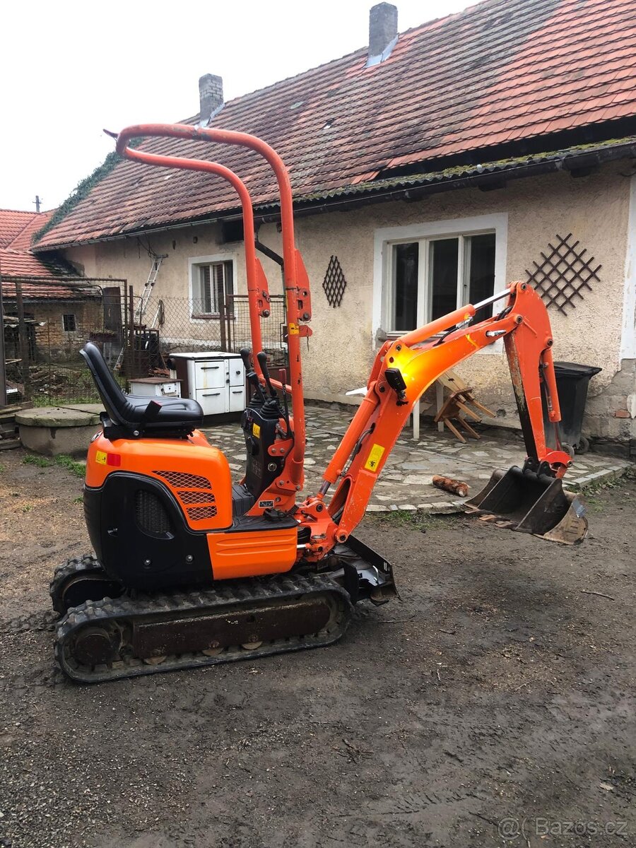 Minibagr Kubota U10 s nulovým přesahem zádě - 12
