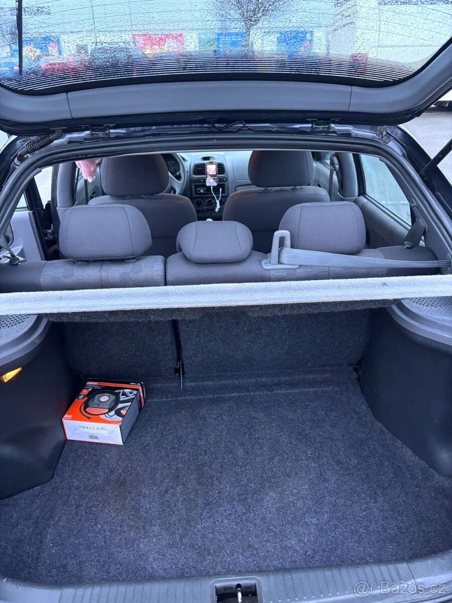 2006 Hyundai Accent - 12