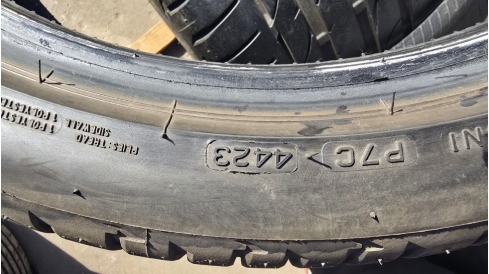 Letní pneu 235/40/19 Bridgestone - 12