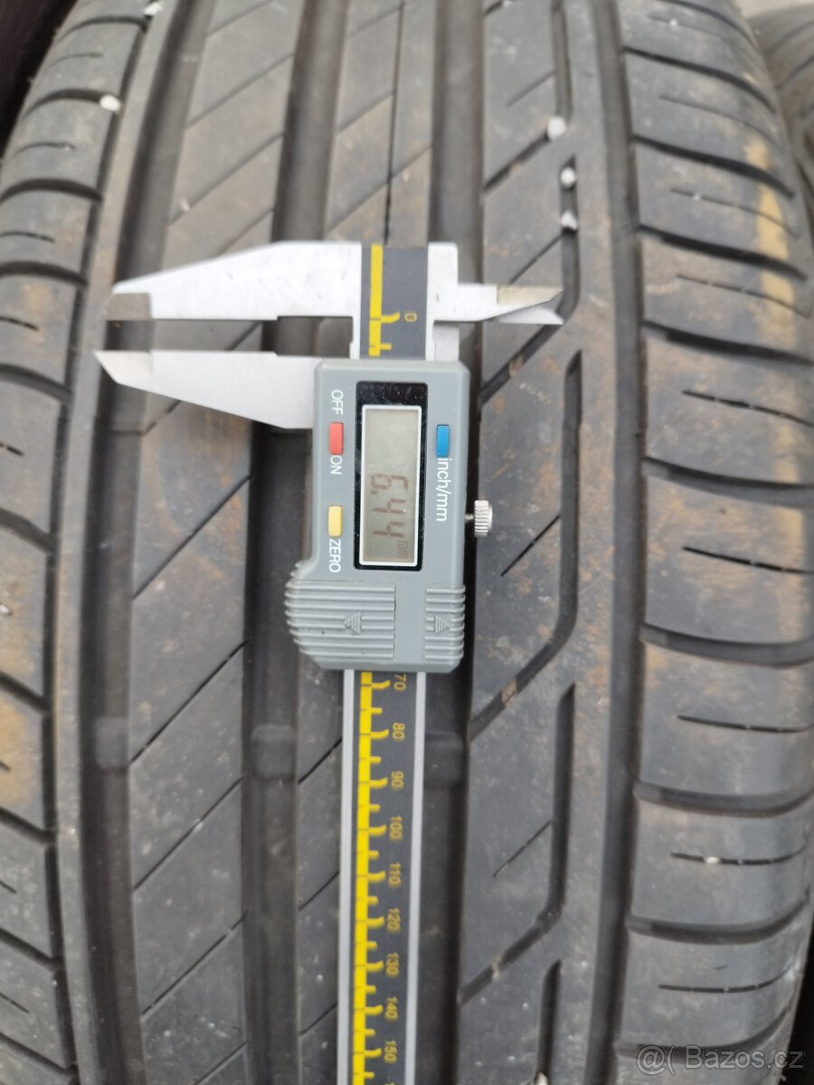 letni pneu 215/55 R17 - 12