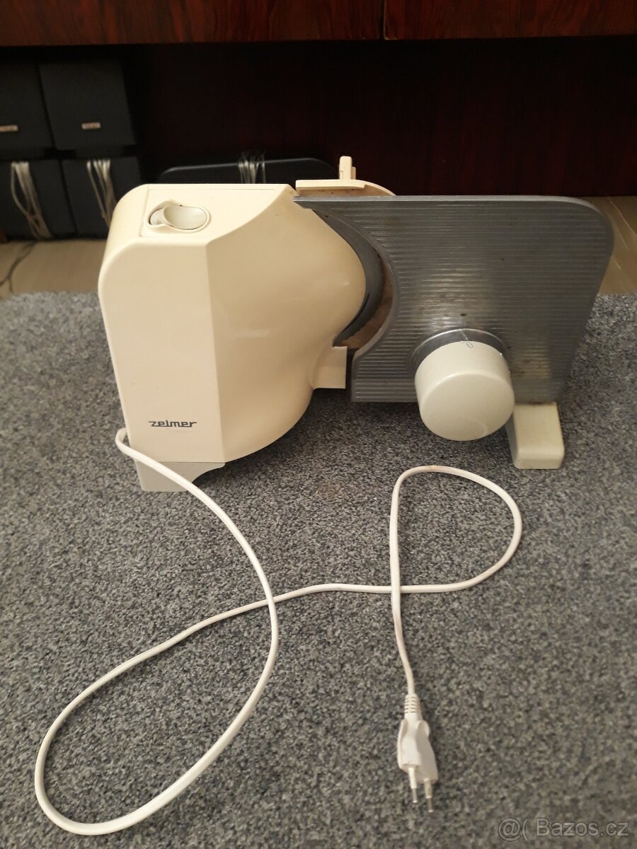 ELEKTRICKÝ KRAJEČ ZN. ZELMER, KOVOVÝ 220 V. - 12