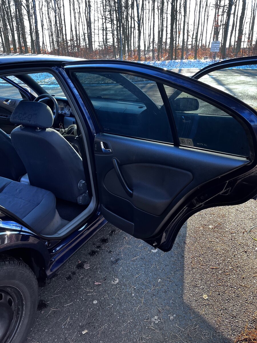 Octavia 1, modrá metalíza,1.6 55kw, 159 000km - 12