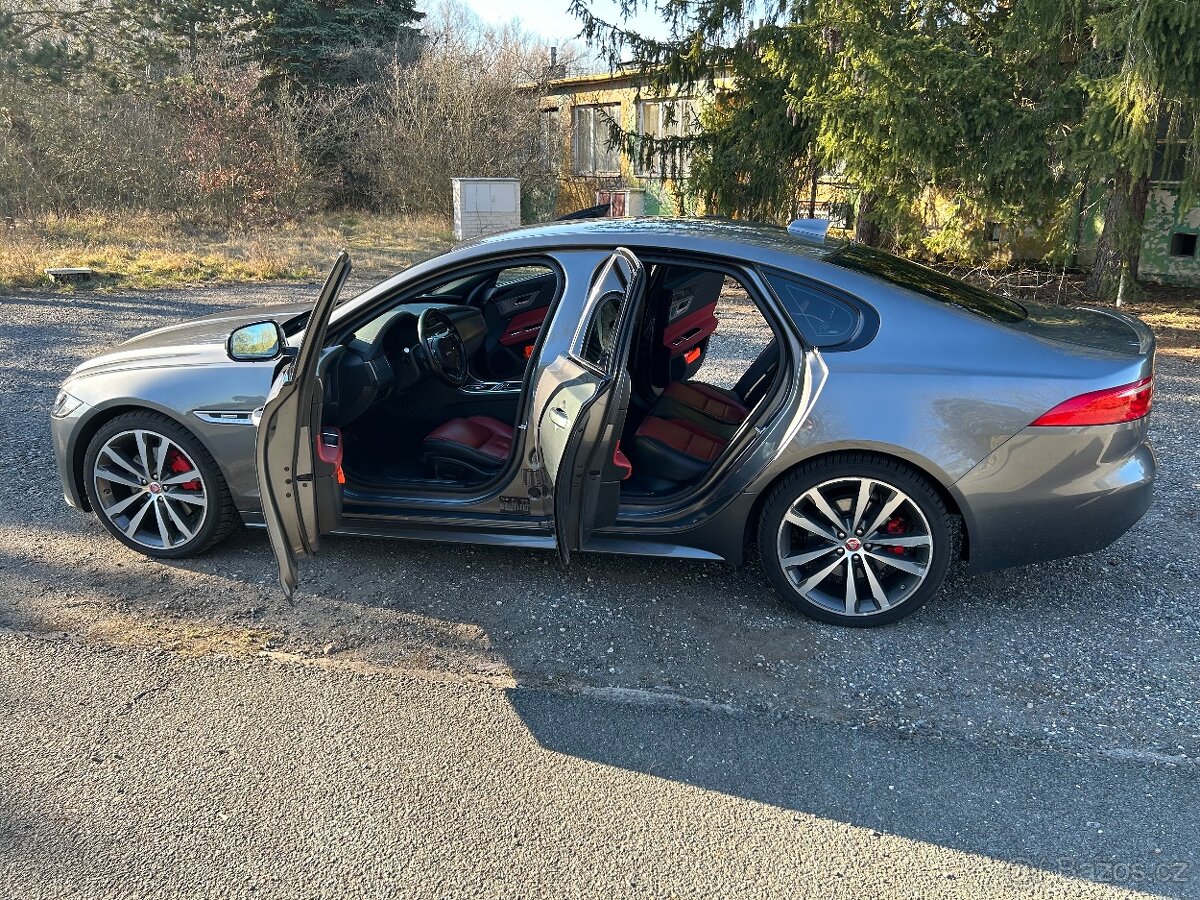 Jaguar XF 30d 221kW - 12