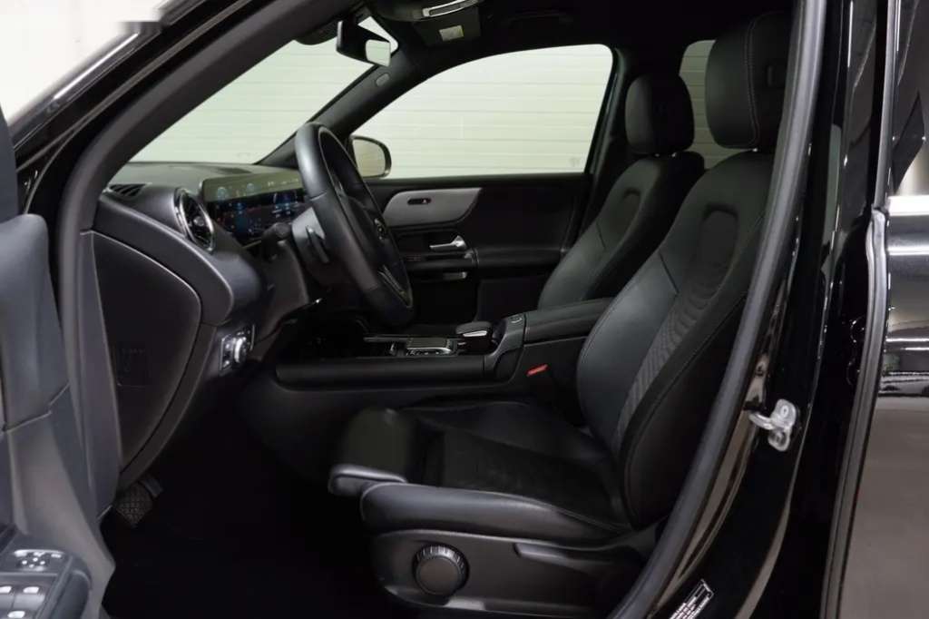 Mercedes-Benz GLB, 200D,4Matic,ČR,AMG,DPH,Kamera - 12