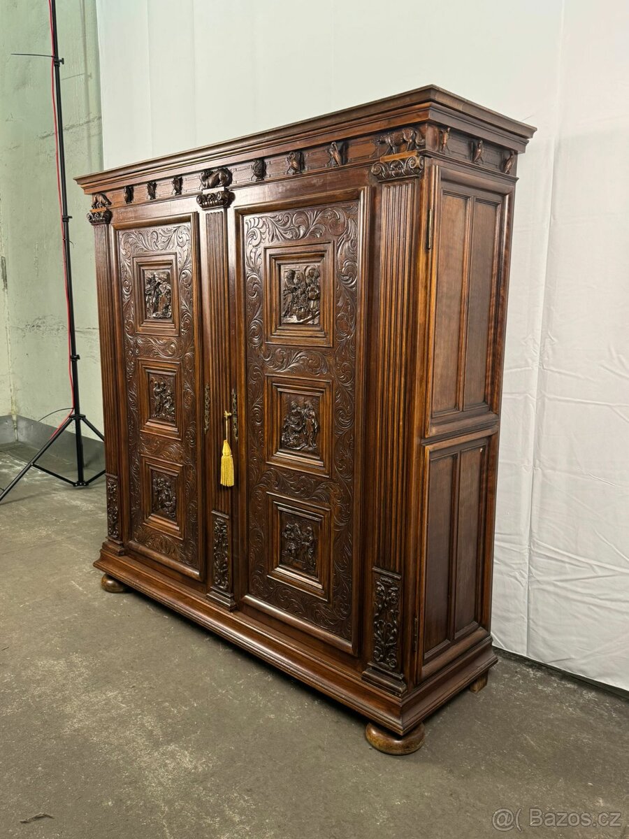 Starožitná vyřezávaná skříň (135030) - 12