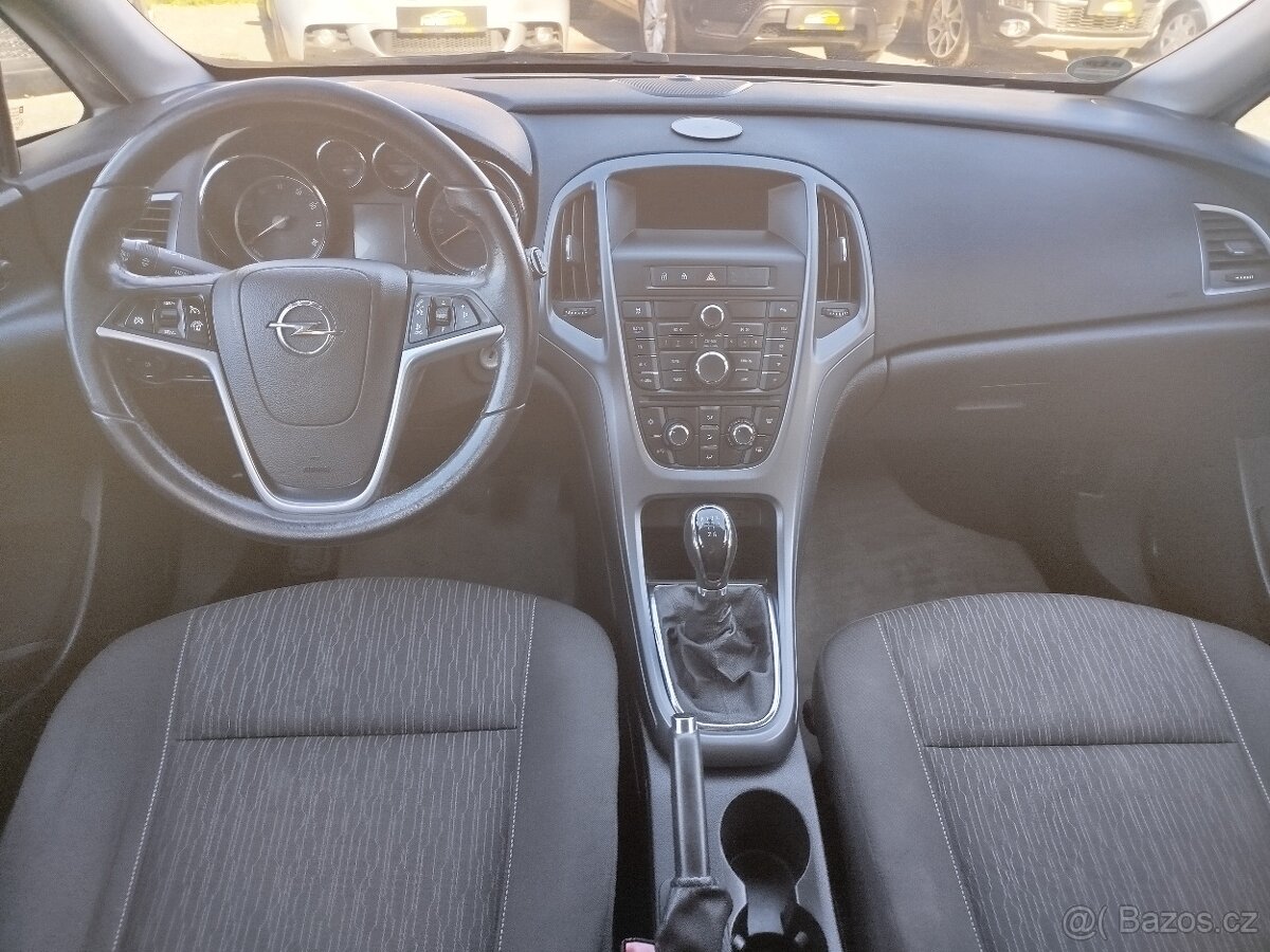 Opel Astra kombi 1.6i 85 kW, r.v. 4/2014, najeto 184.484 km - 12