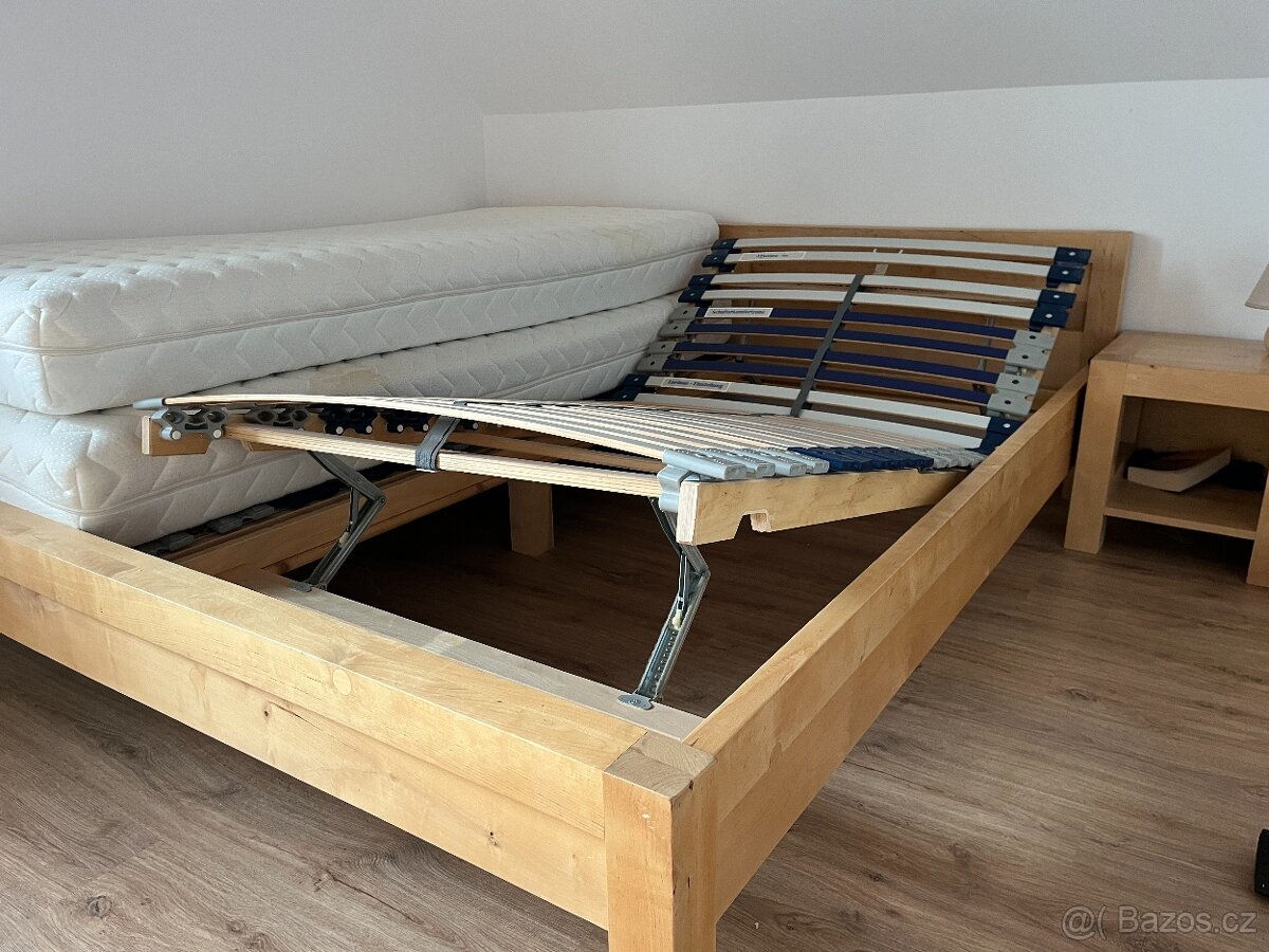 Dřevěná manželská postel 200x200 s polohovatelnými rošty - 12