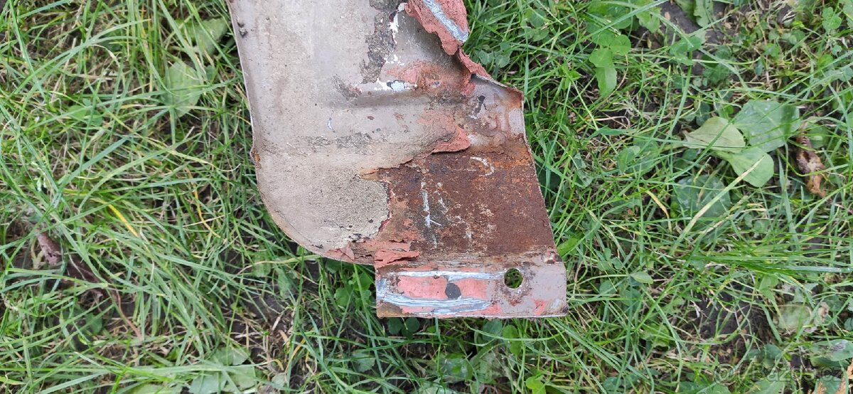 Pravý blatník škoda 105l 120l 130l - 12