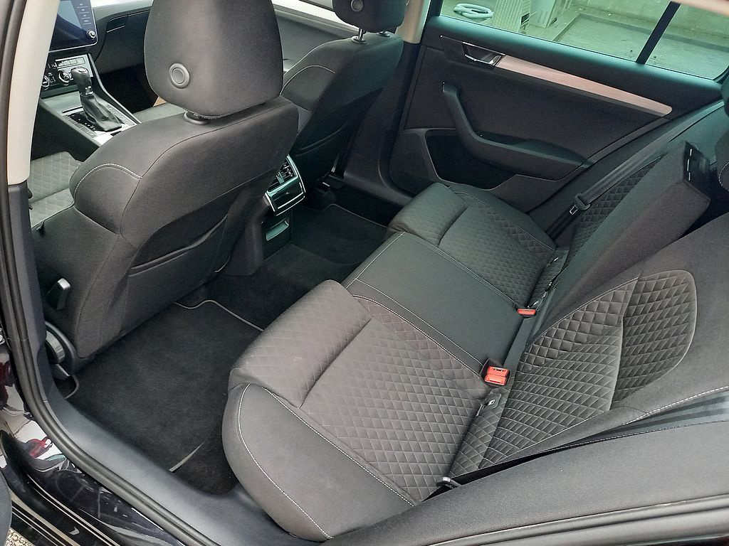 Škoda Superb, 2.0TDi DSG-Navi-LED - 12