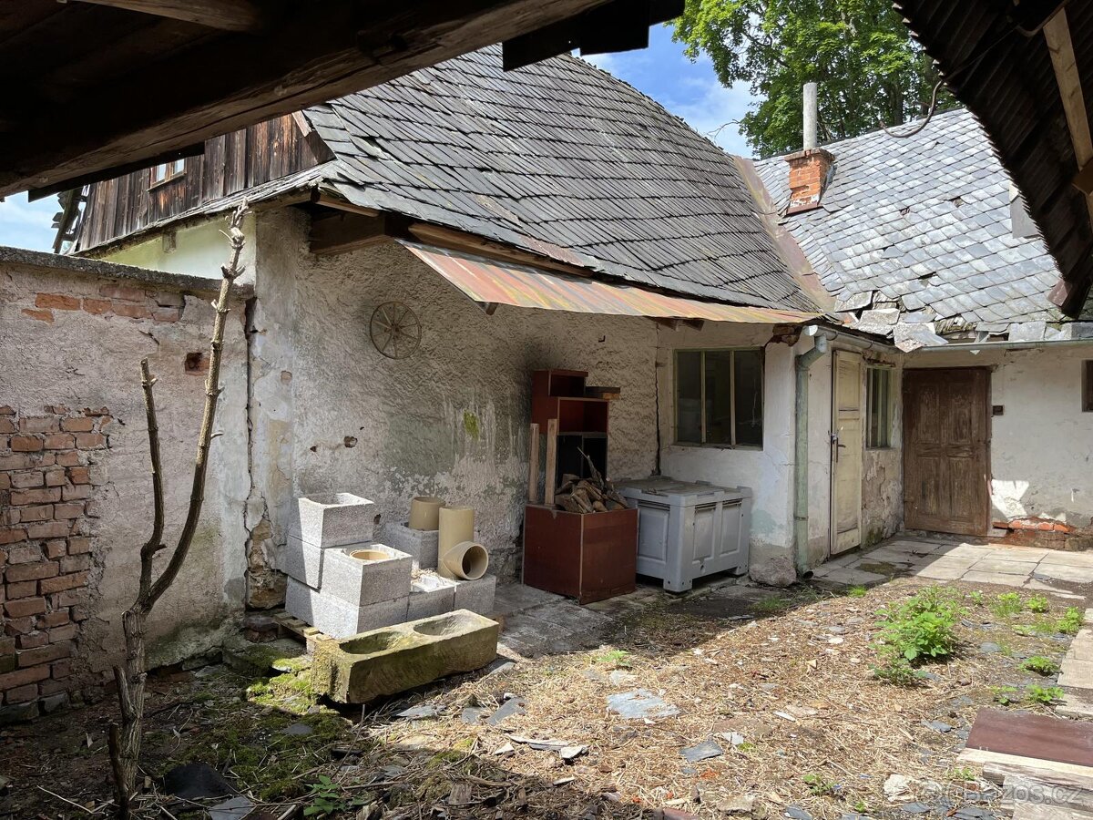 Prodej domu k demolici s krásným pozemkem o výměře 2095 m2 v - 12