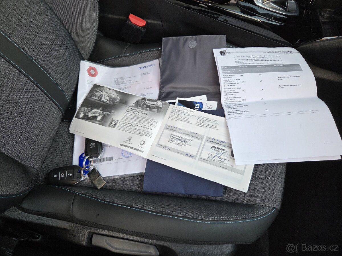 ZÁNOVNÍ PEUGEOT e2008 ALLURE 100kw naj.15.900km SoH 95% - 12