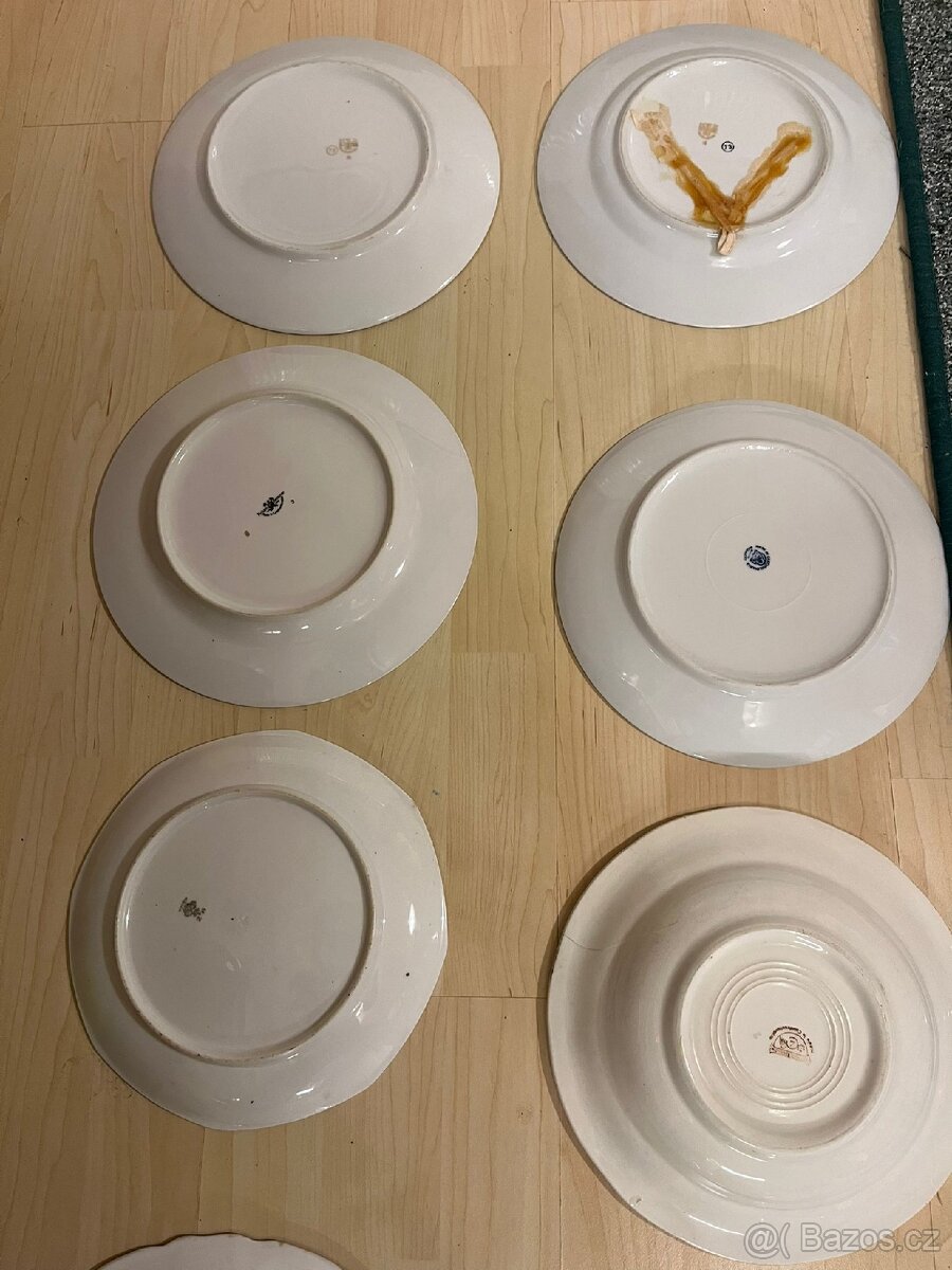 Různé staré talíře na výstavu nebo doplnění setu - 12