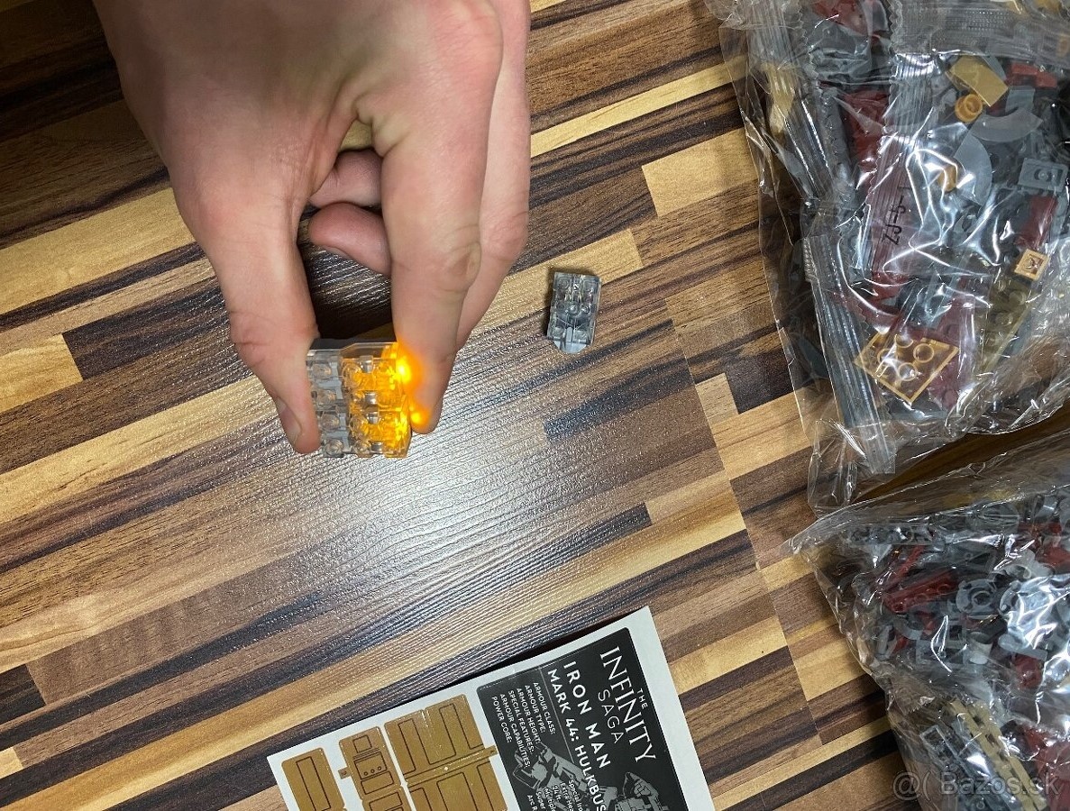 Hulkbuster Marvel 76210 - 12