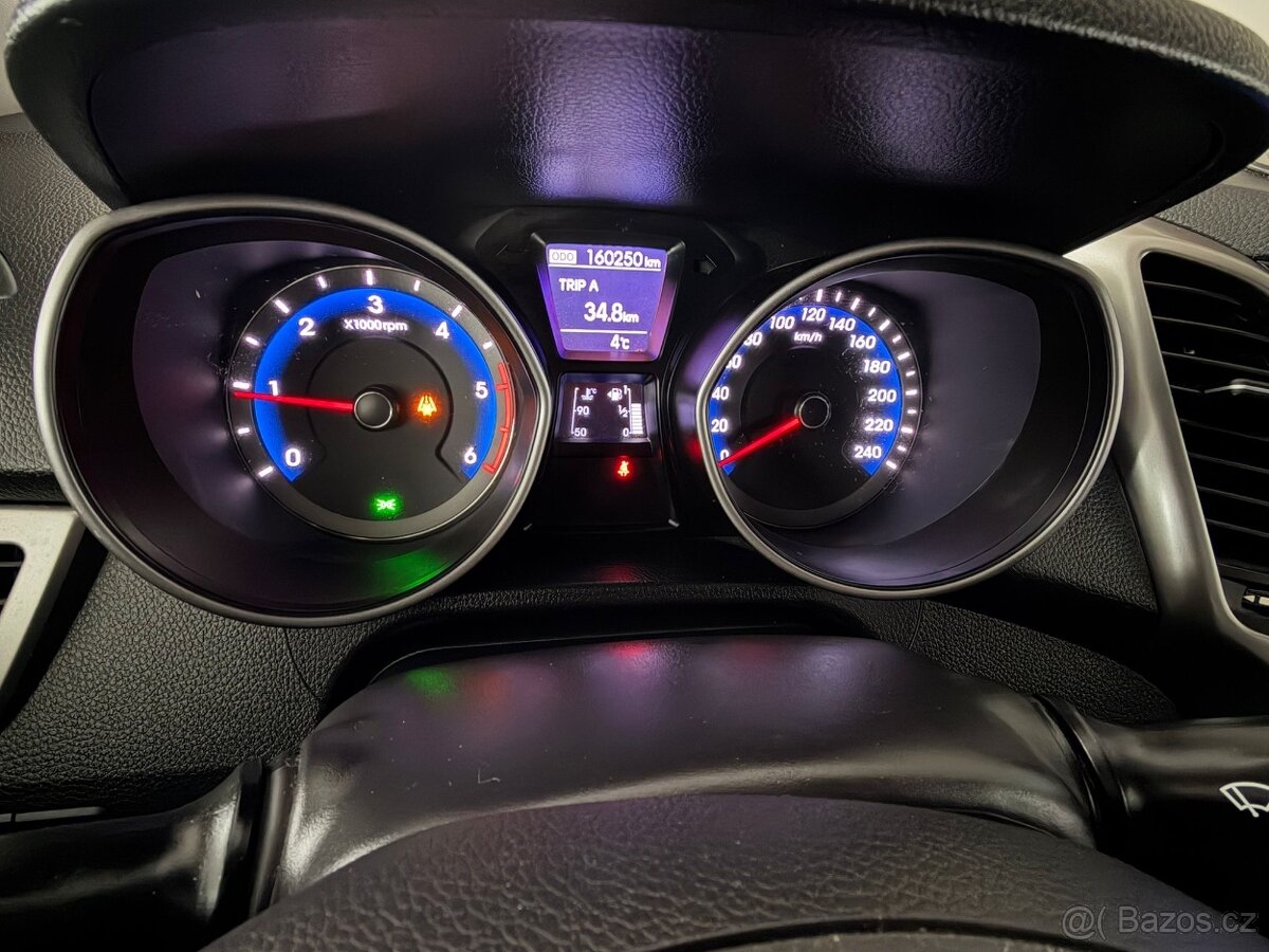 Hyundai i30. 1.6 CRDi 81 Kw - 12