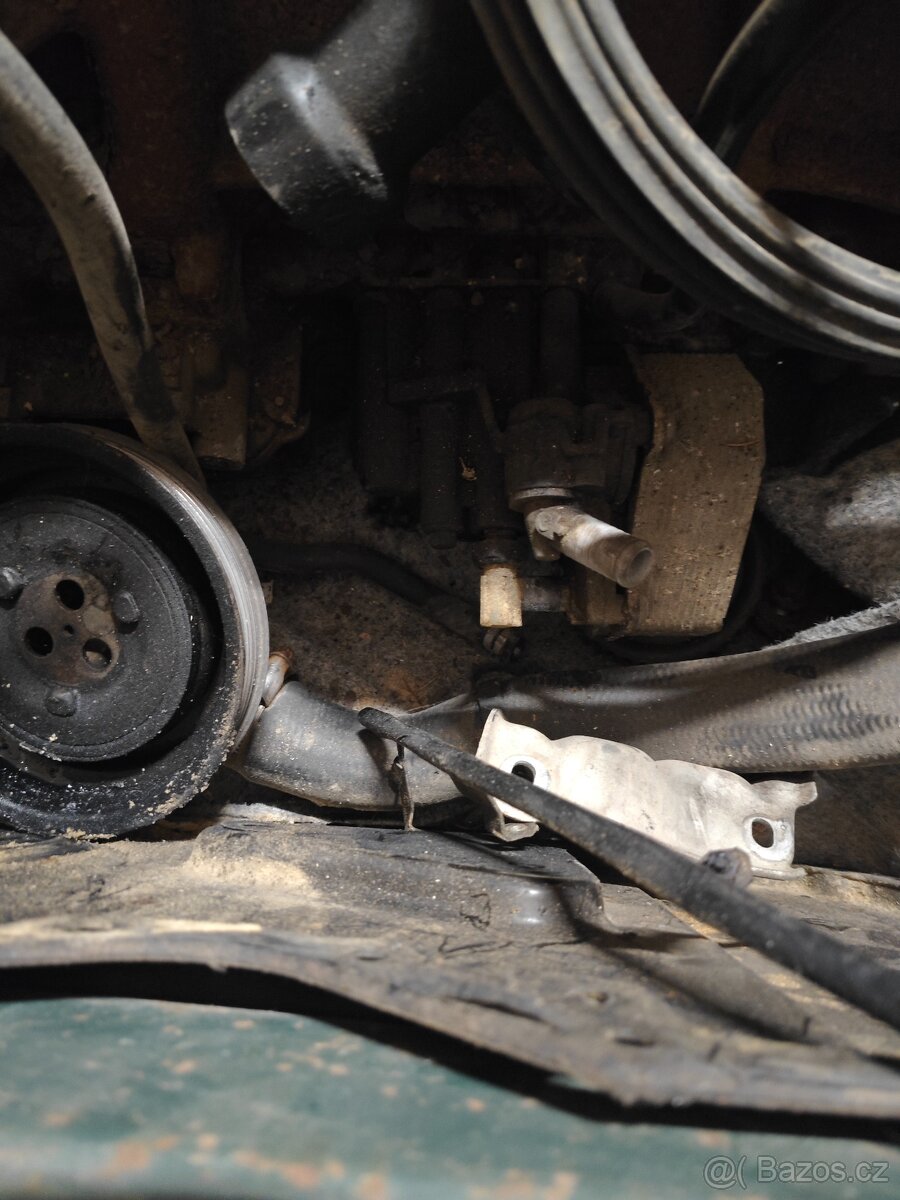 Ford transit 2,2 63 kW motor a díly - 12