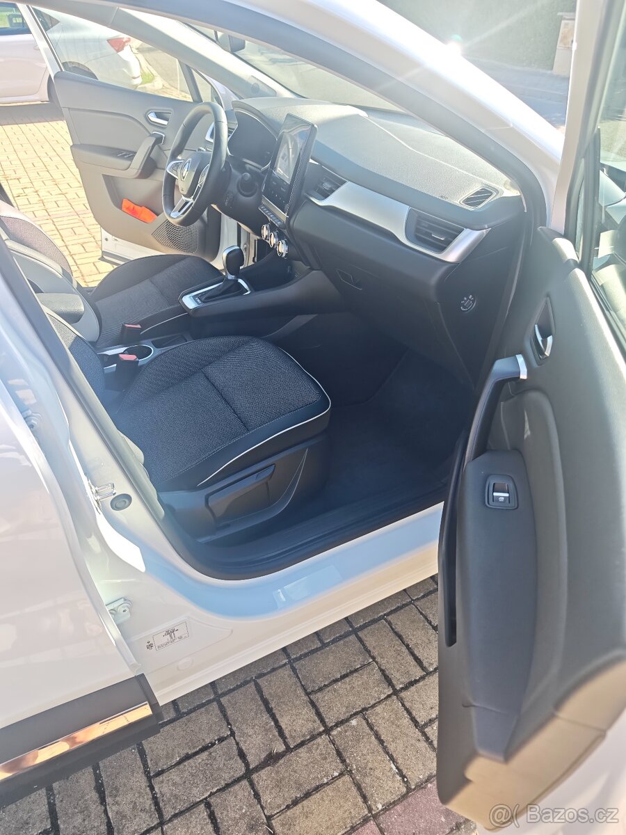 Renault Captur II Techno Plug-in-Hybrid 2023 roku. - 12