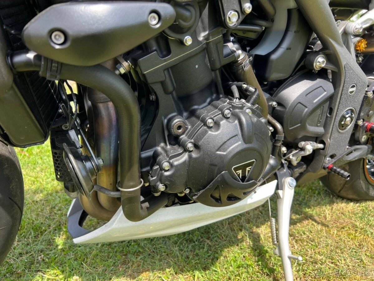Triumph Speed Triple RS - 12