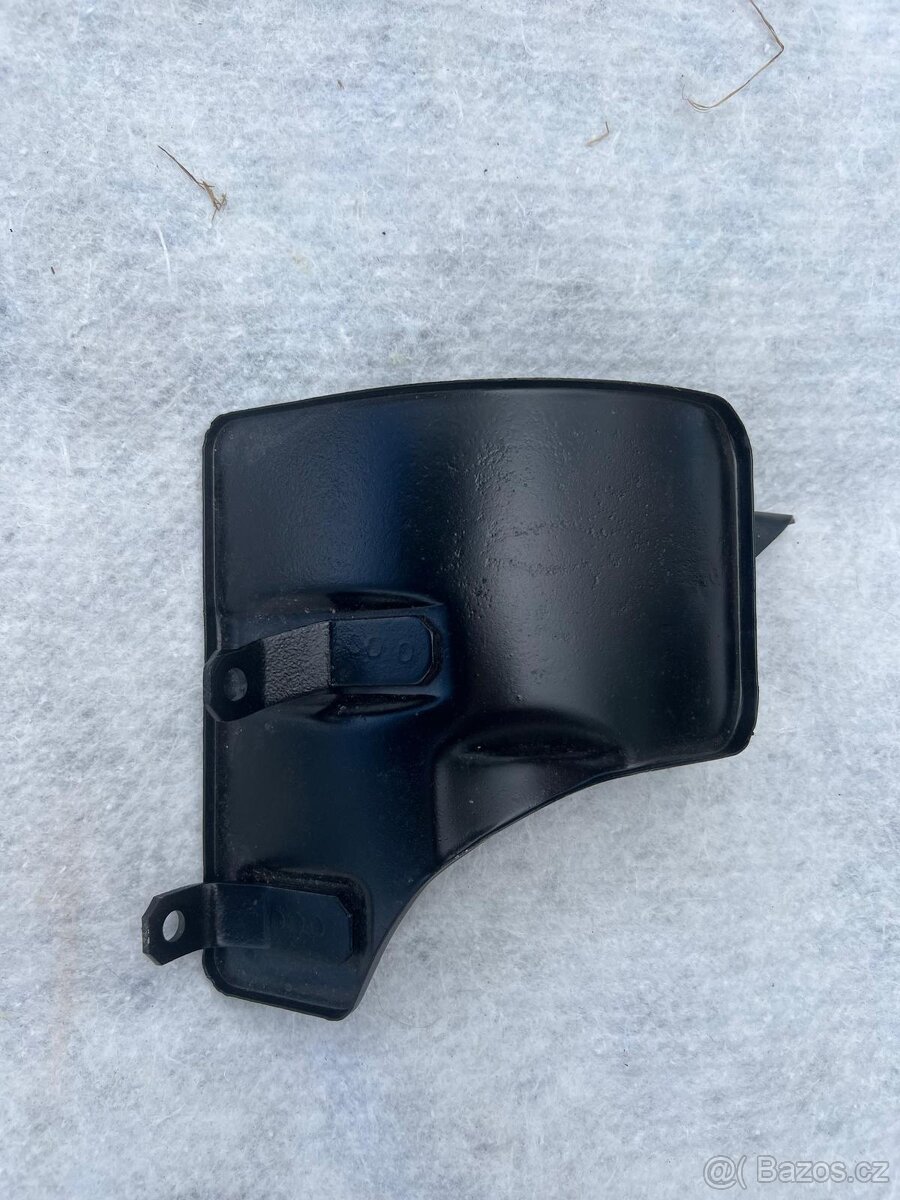 Plechy kolem motoru na Tatru 613 - 12