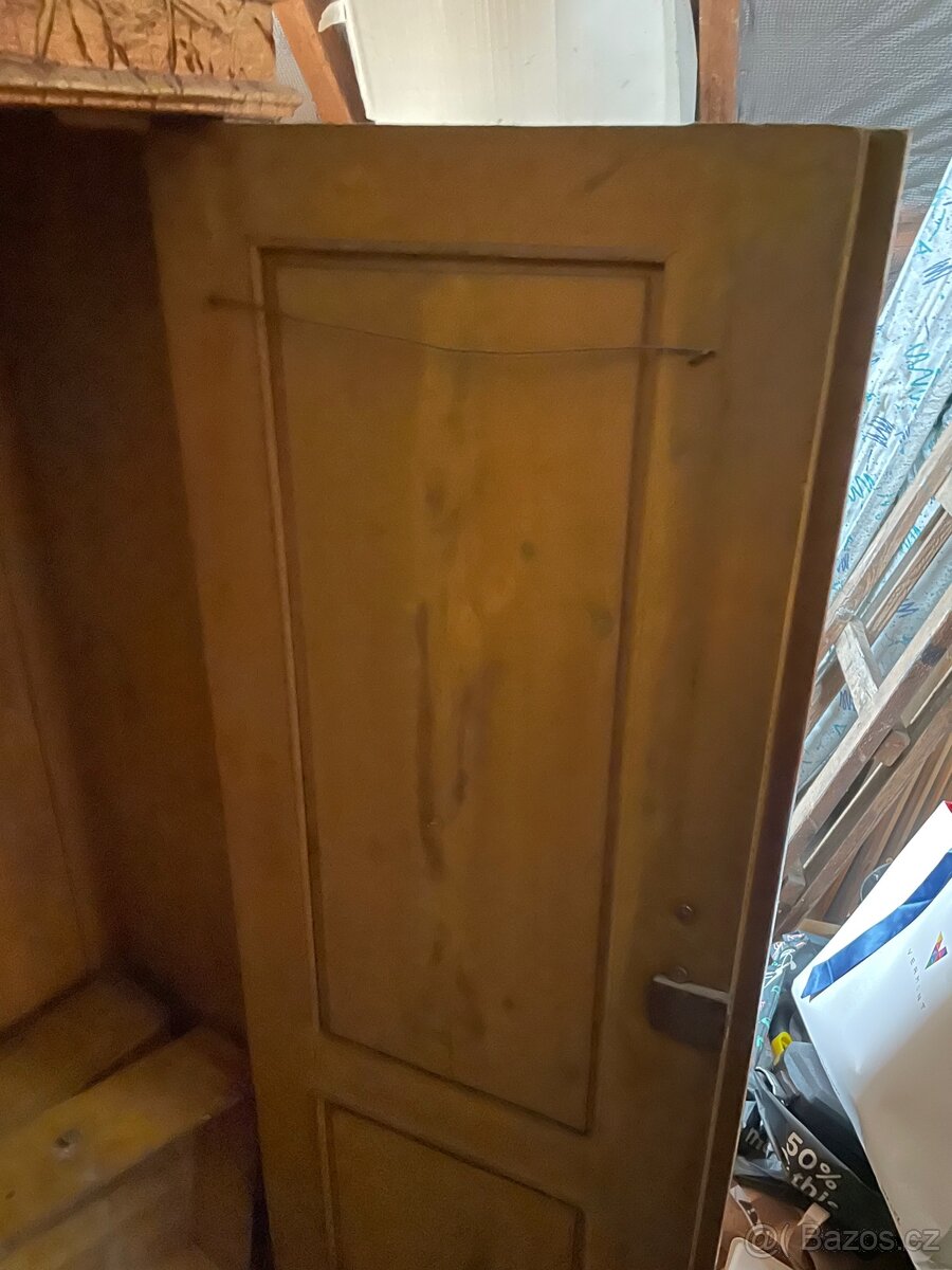 Starožitná skříň - 12