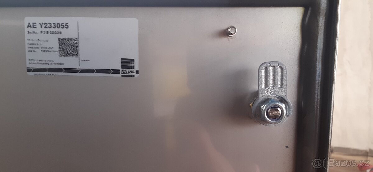 Nerezový rozvaděč /skřín 760x760x400mm / Rittal - 12