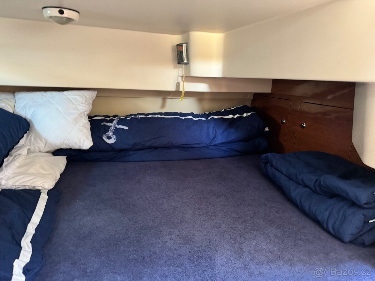 Kajutová loď Regal Commodore 2665 - 12