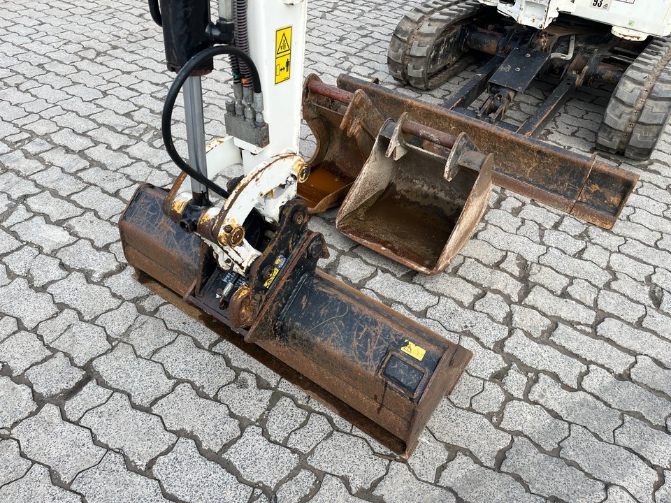 Caterpillar CAT 301.8 - 12