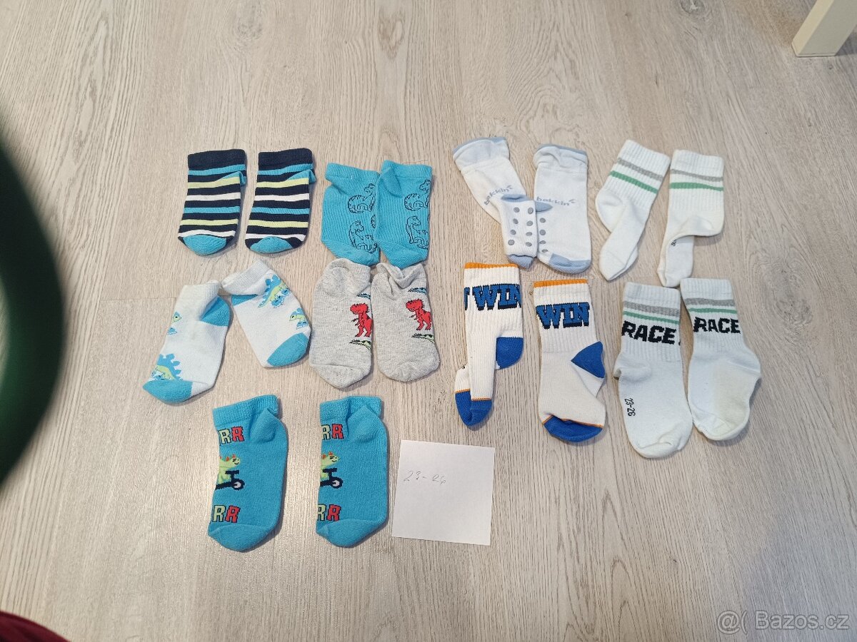 Oblečení a hračky - 12