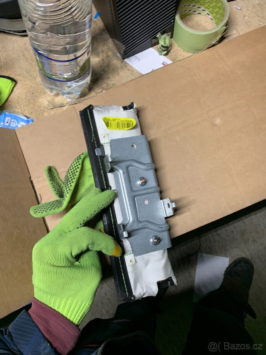 Kolenní airbag skoda Octavia IV 4 koleno kolenni - 12