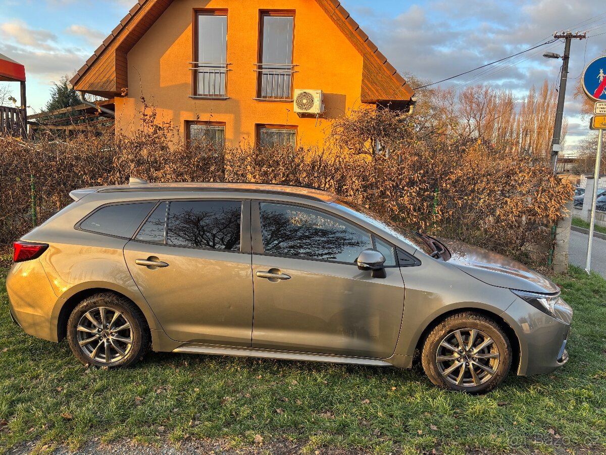 Toyota Corolla TS 1.8 hybrid e-CVT - 12