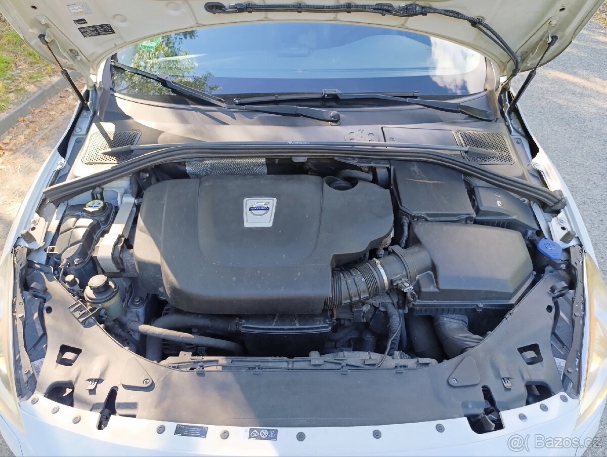 Volvo V60 R-Design, automat, pětiválec 2.0 D 120kw - 12