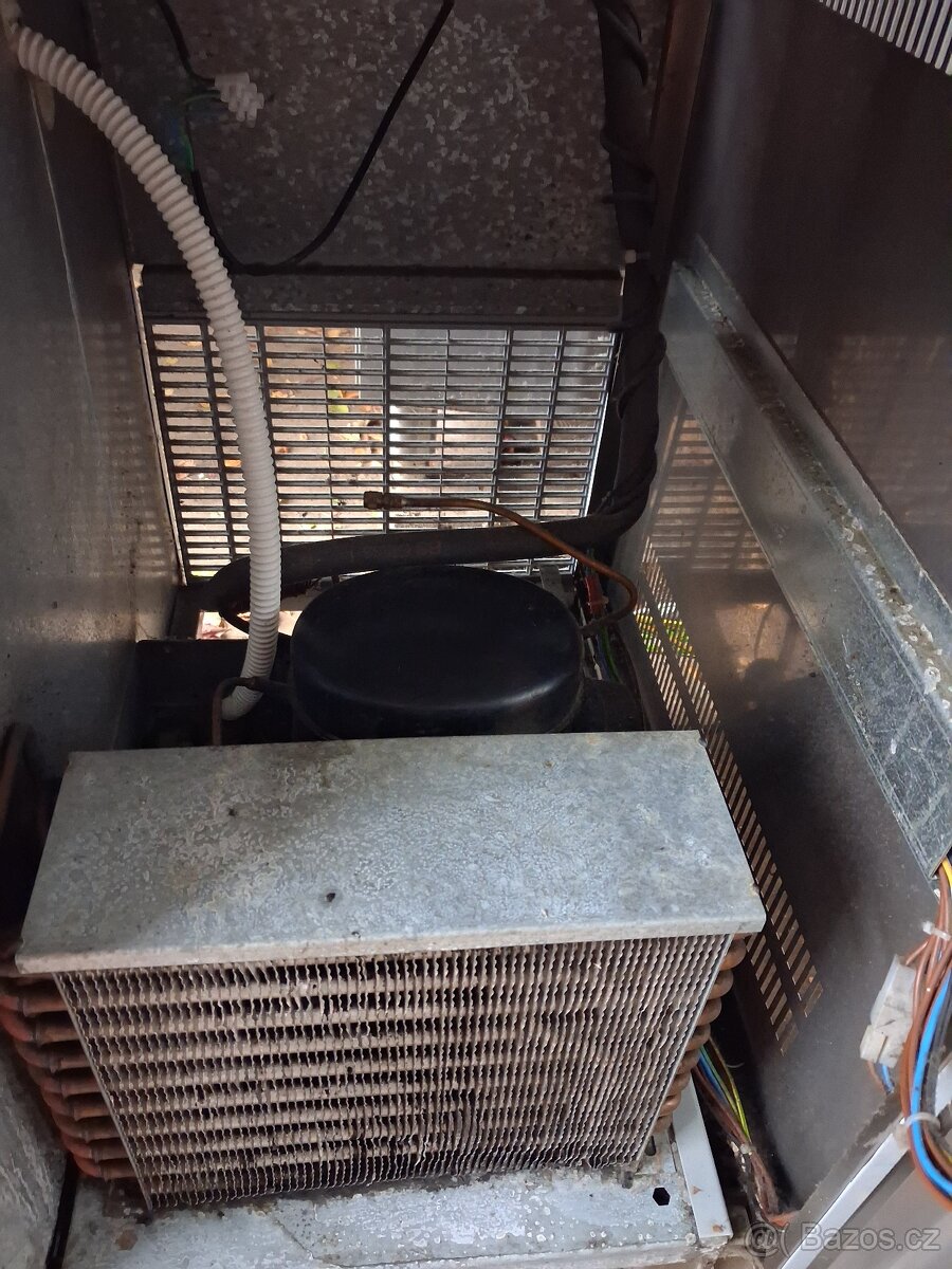 Chladící stůl Coreco MRG 150 s 2x dveřmi a vsuvy na GN - 12