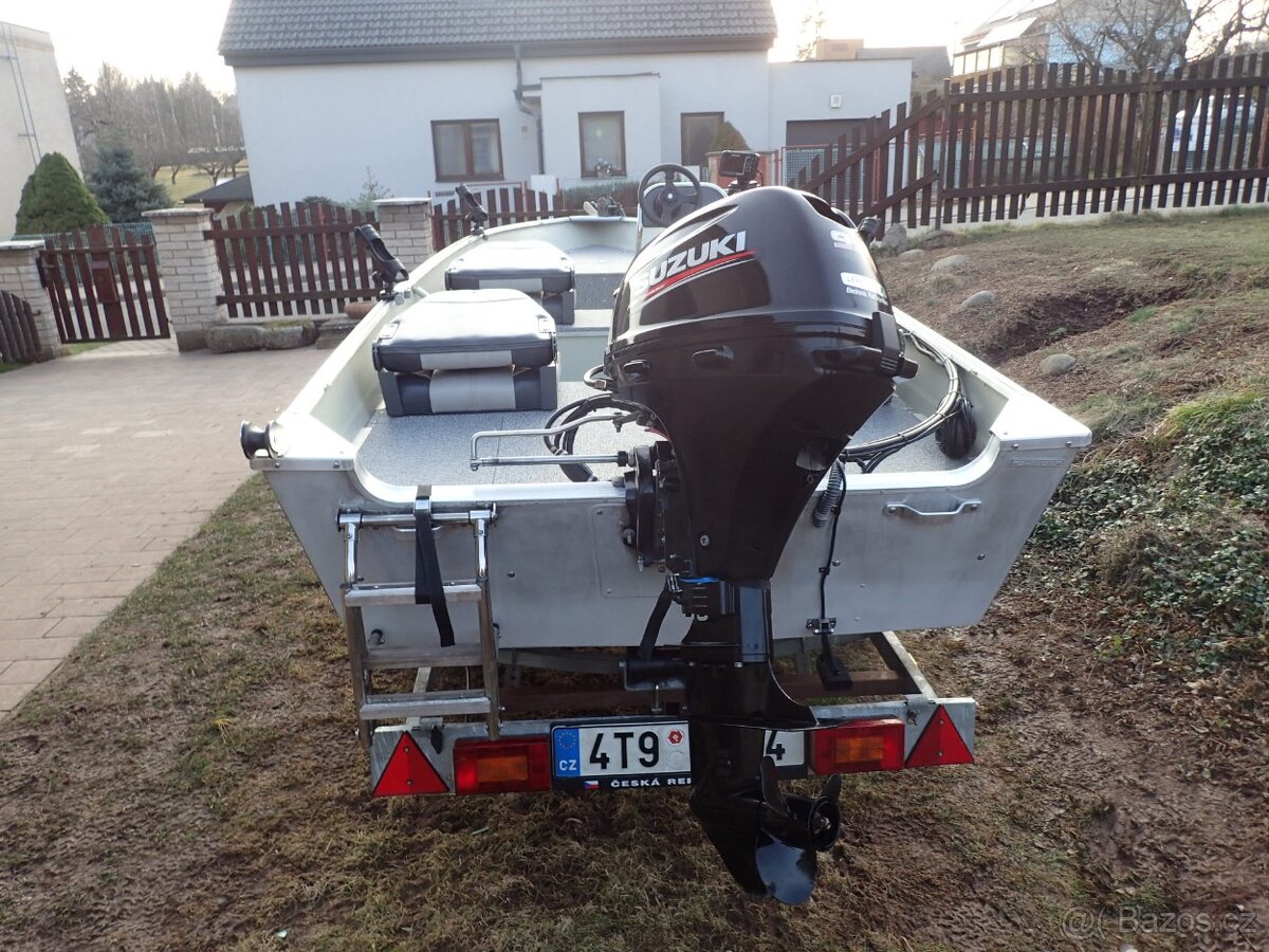 Hliníkový člun s motorem - 12