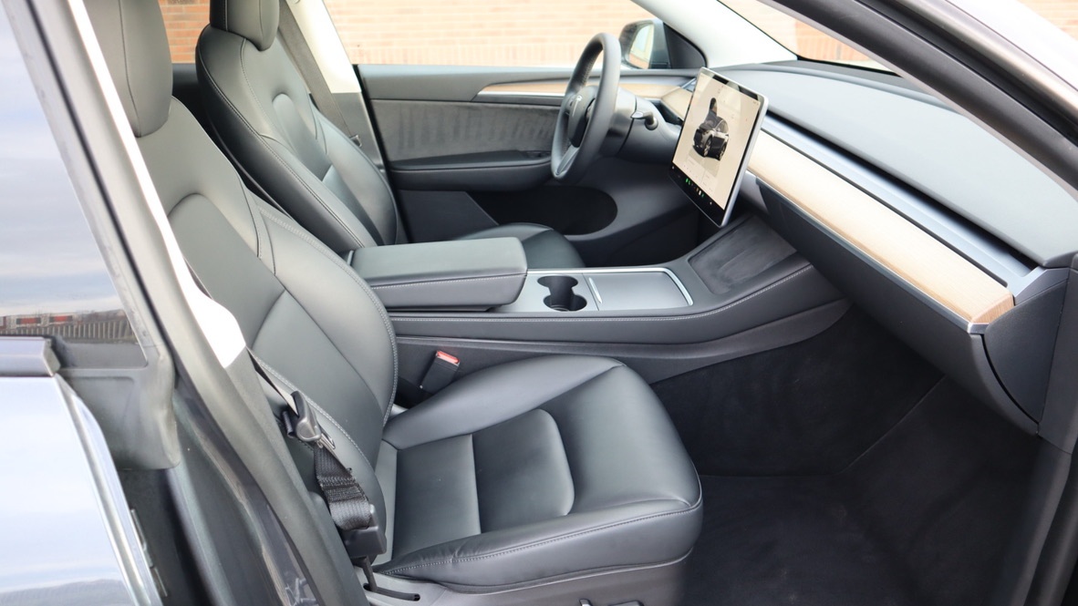 Tesla Model Y Long Range 4WD - 12