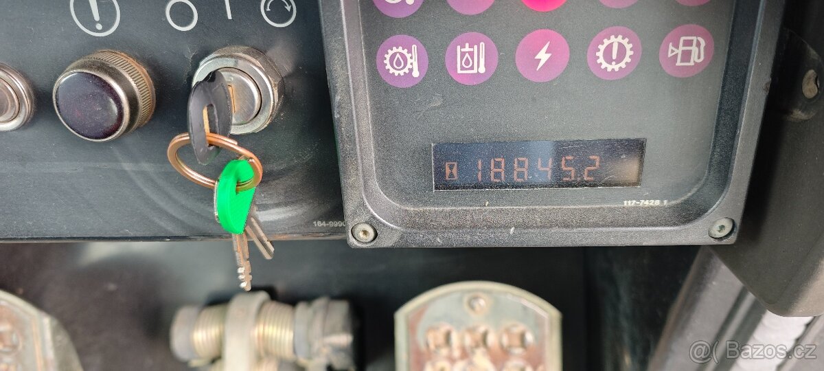 Pásový nakladač CAT 953C - 12