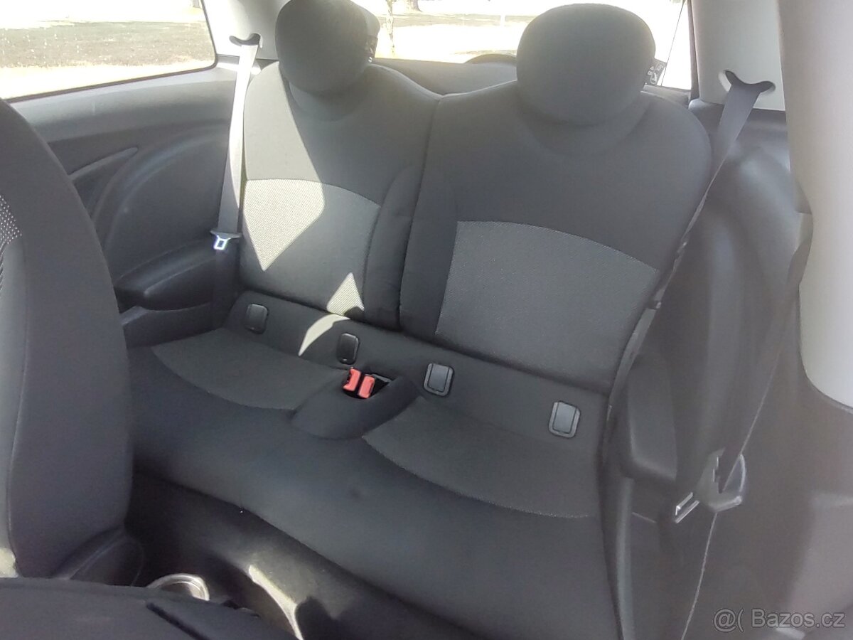 Mini Cooper 1.4 70 kW, 2009, najeto 84t km - 12