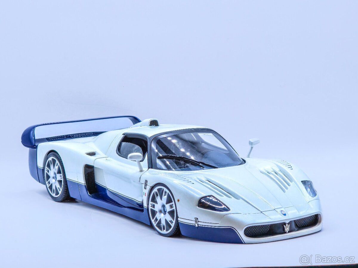 Maserati MC12 1:18 HotWheels ELITE - 12