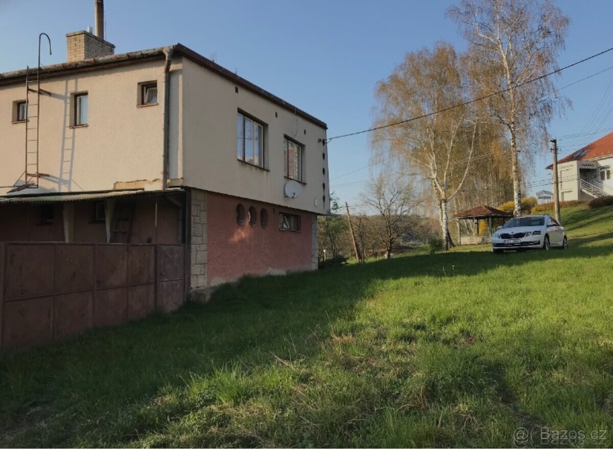 Pozemek k prodeji Svárov u UH - 1084m2 - 12