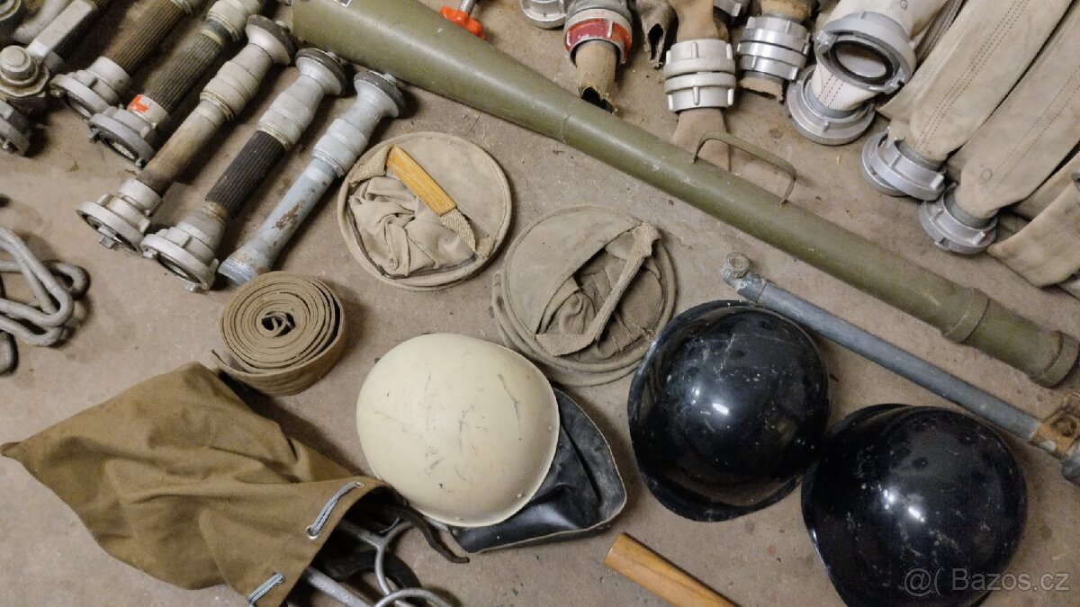 Hasičské a vojenské vybavení - 12