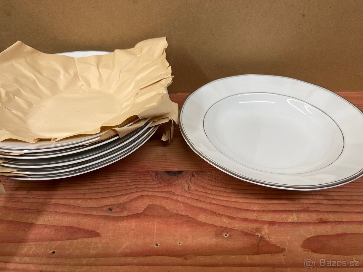 Prvorepublikový jídelní servis RFH Chodov - 12