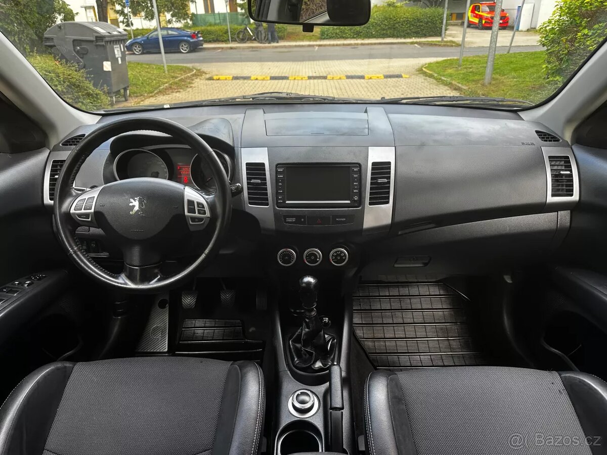 Peugeot 4007 2.2 HDi 4x4 SUV 7 míst Kůže Navi Tažné 2 tuny - 12