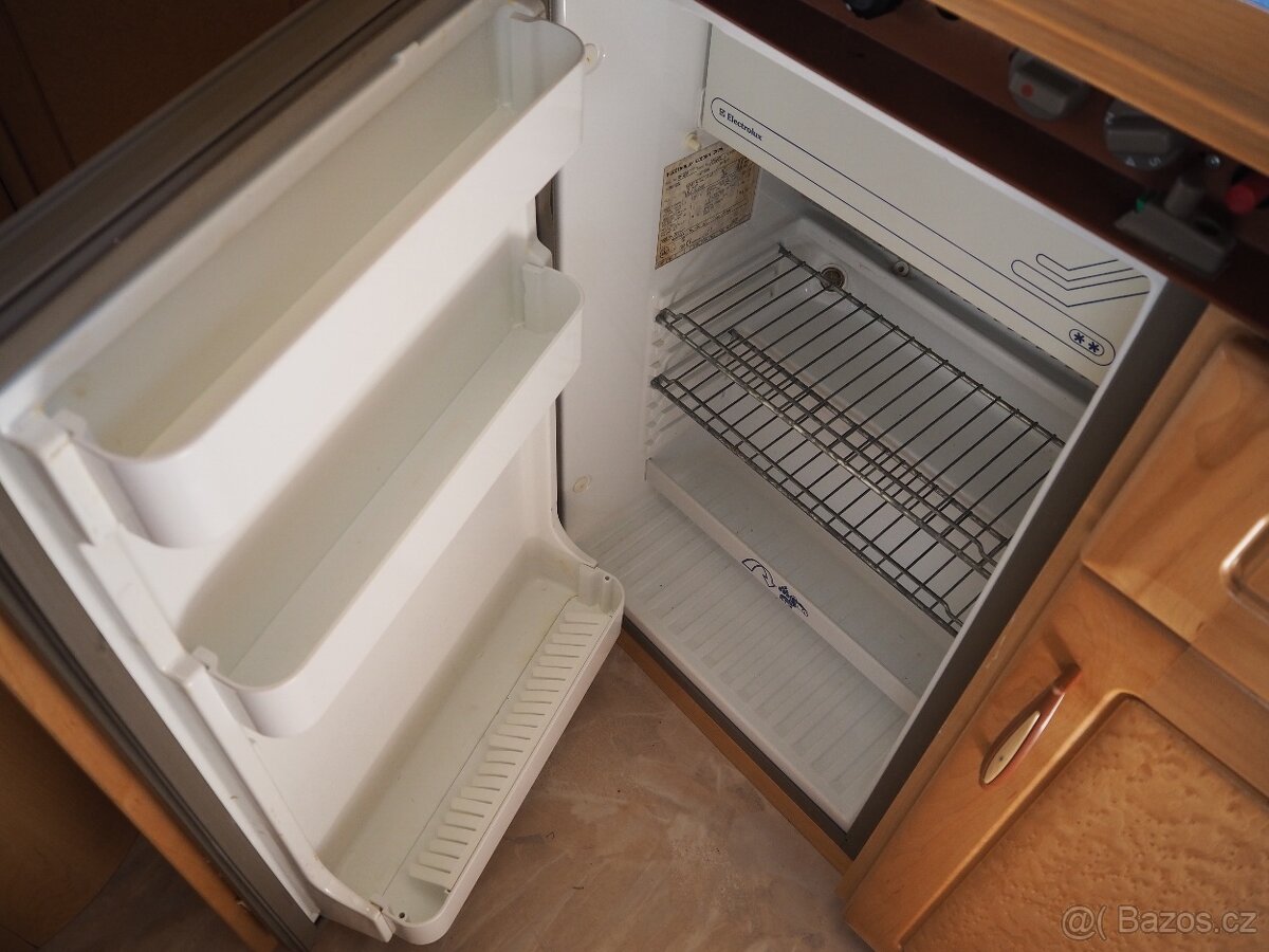 HOBBY EXCLUSIVE 440 obytný karavan, POJEZD, TOP STAV + VÝBAV - 12