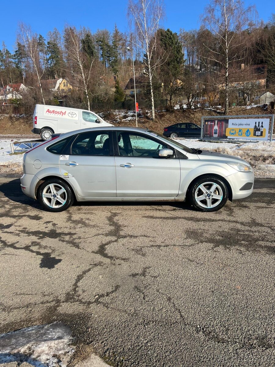 Prodám Ford Focus facelift,1.6 TDCi 80kw rok 2009, 259000km - 12