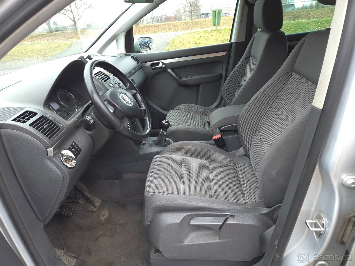 Volkswagen Touran 2.0 TDI 7. Míst - 12